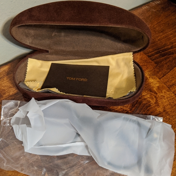 Tom Ford Unisex Glasses - Picture 2 of 8